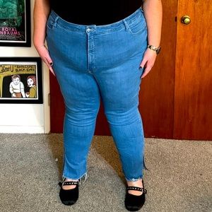 Old Navy size 30W ankle jeans. Split style hem. Light stretch.